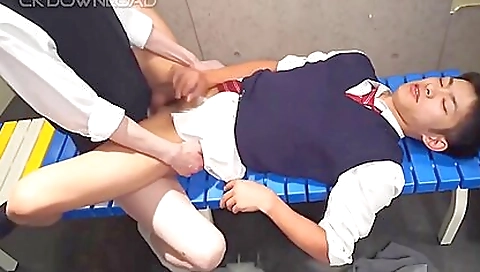 Japanese babe showing her big booty in sexy homemade video