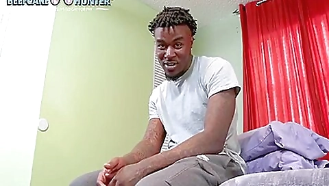 Black woman gets off with a brunette in homemade clip