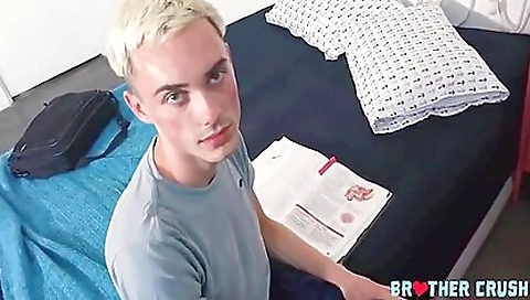Stepbrother fills his hole with creampie of stepsister